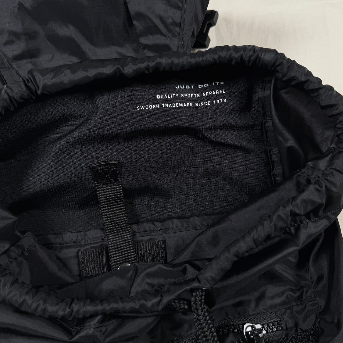 나이키 카이리 어빙 일루미나티 백팩 가방 상품이미지4