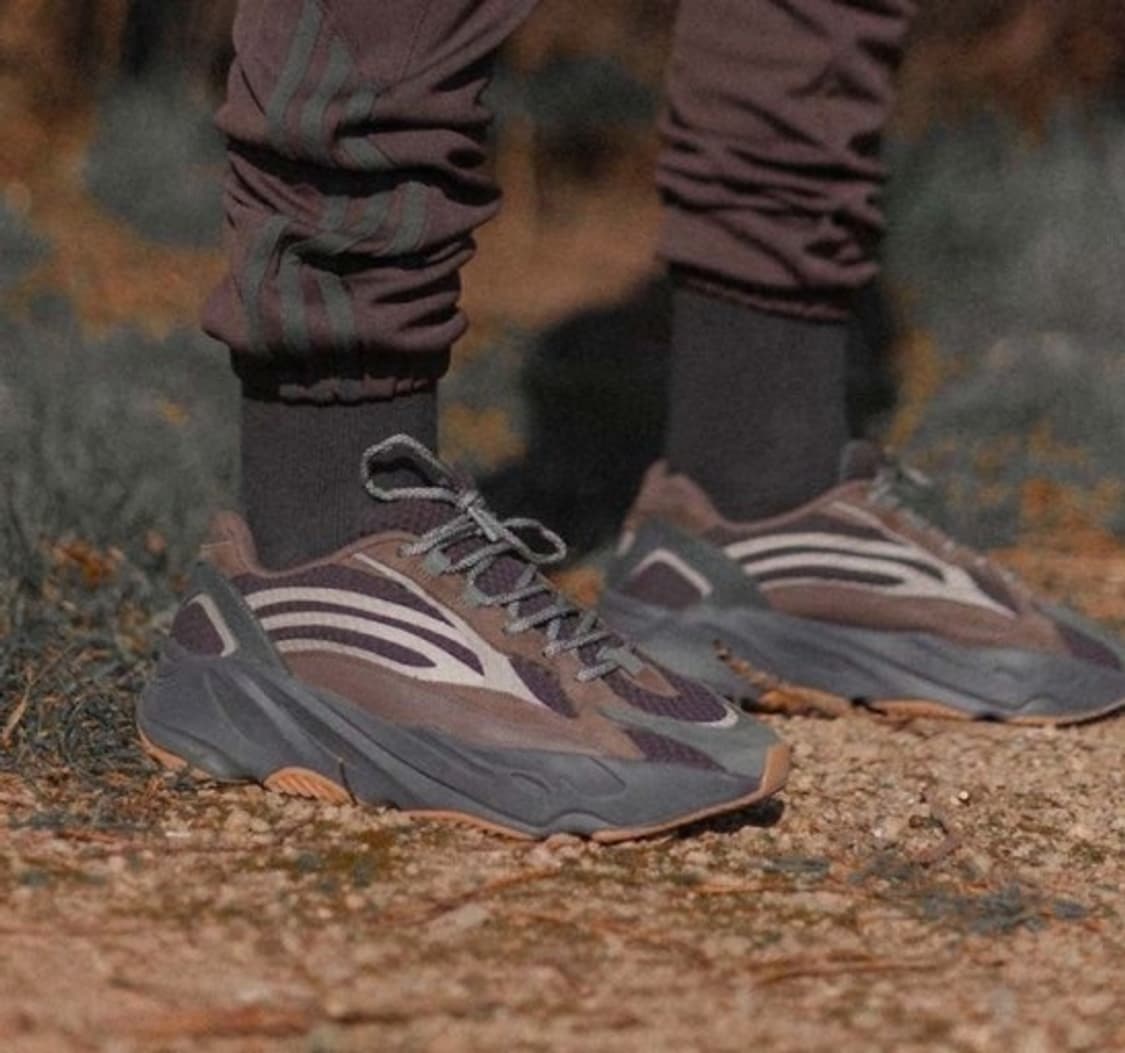 아디다스 이지 부스트 700 V2 모브 295 상품이미지1