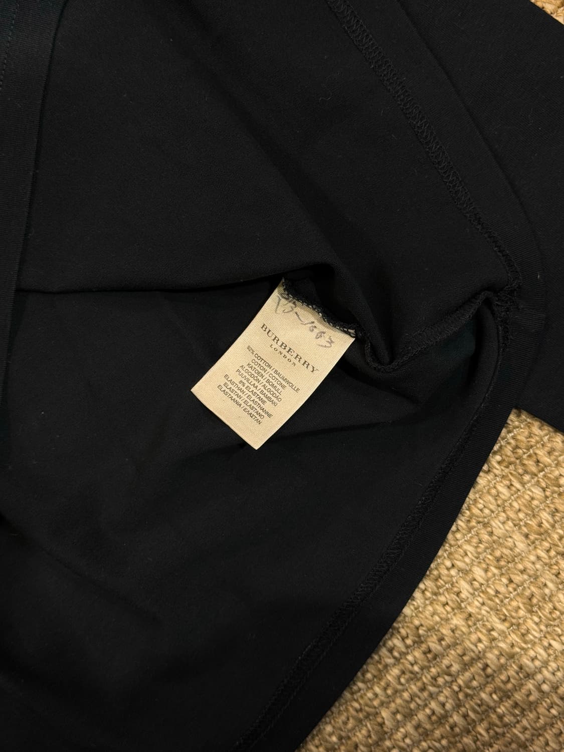 버버리 블랙 긴팔티 상품이미지5