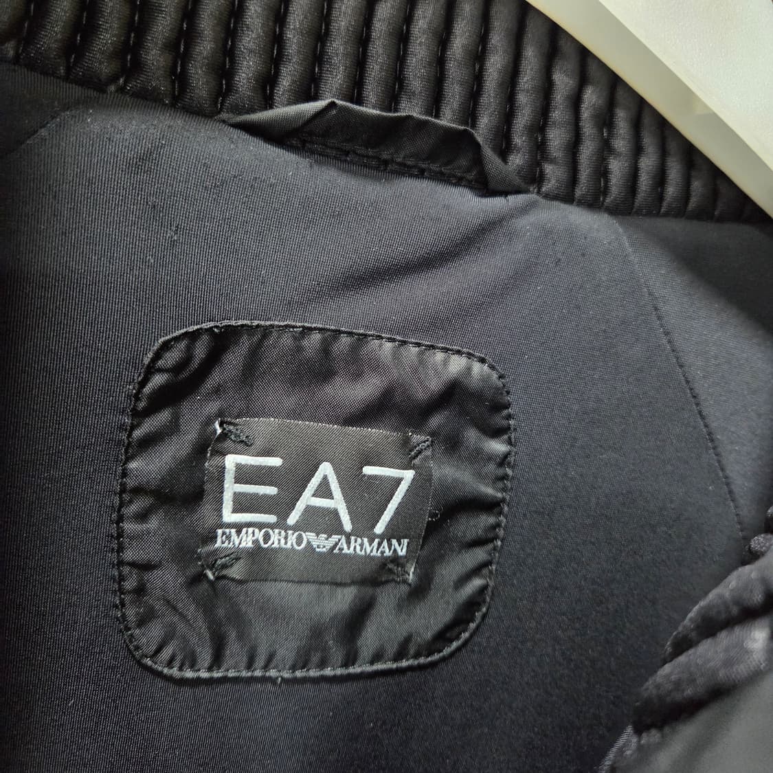 아르마니 블랙 크롭 패딩 봄버 상품이미지7