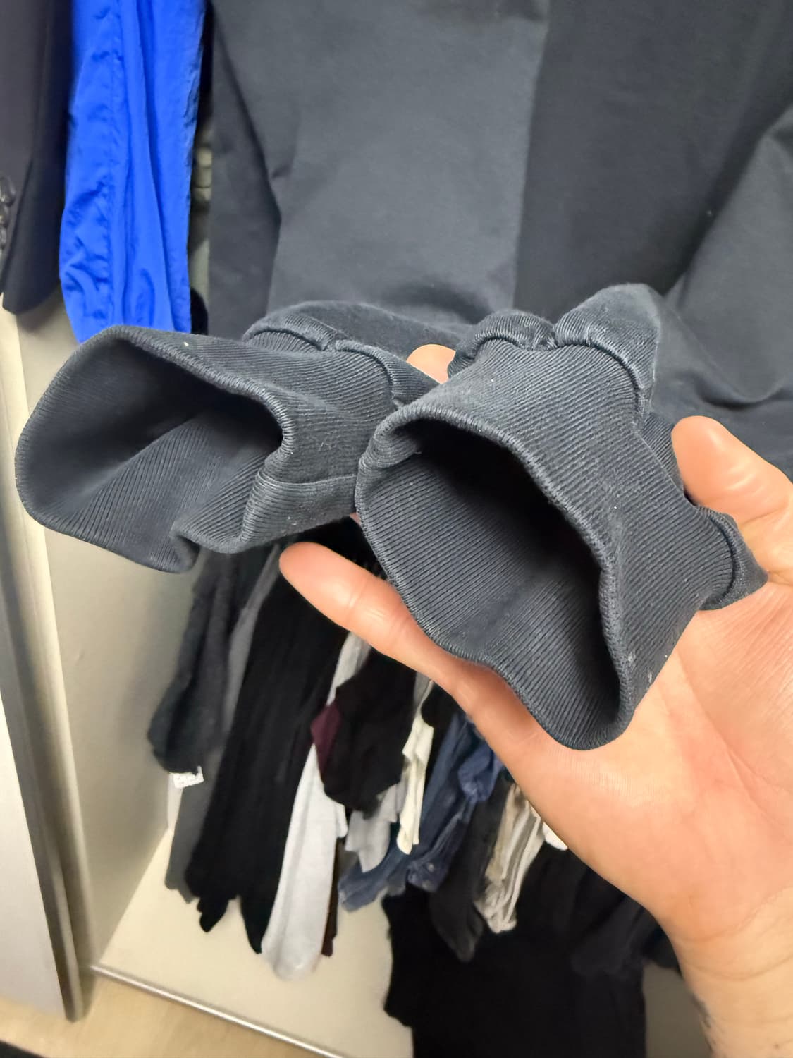 발렌시아가 서포트 우크라이나 롱슬리브 티셔츠 블랙 상품이미지4