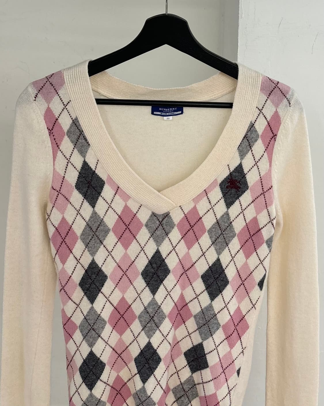 버버리 블루라벨 아가일 브이넥 니트  상품이미지2