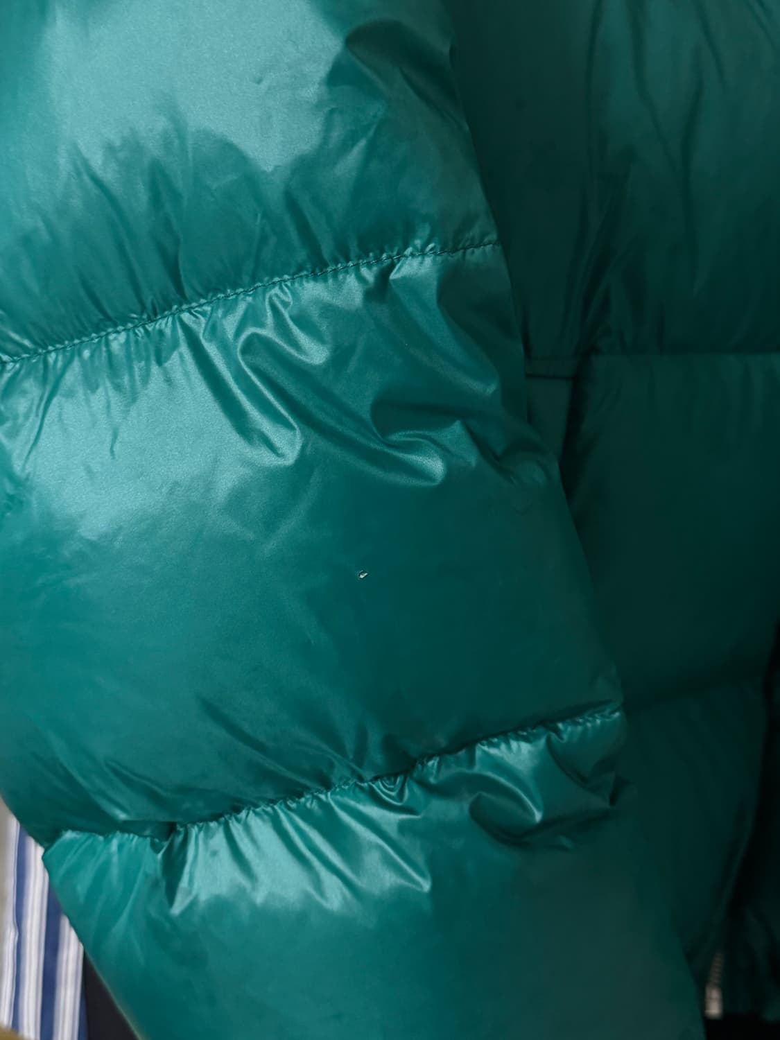 프라다 나일론 로고 패딩 90 xs 상품이미지3