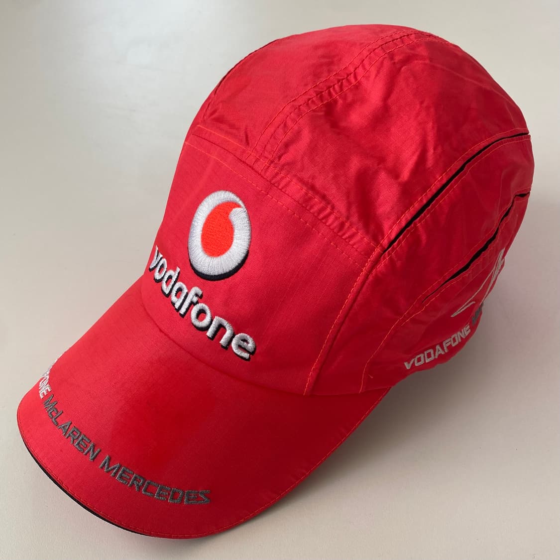 보다폰 맥라렌 메르세데스 F1 팀 캡 - 레드 상품이미지1