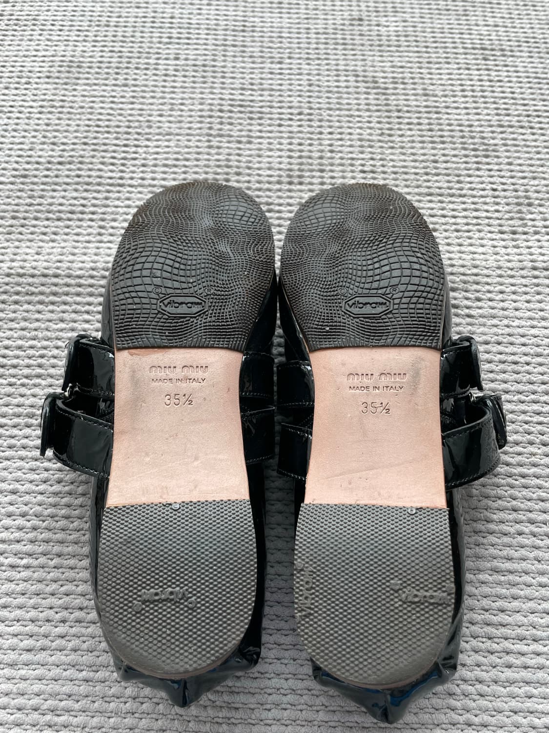 미우미우 발레리나 플랫 버클 스트랩  상품이미지4