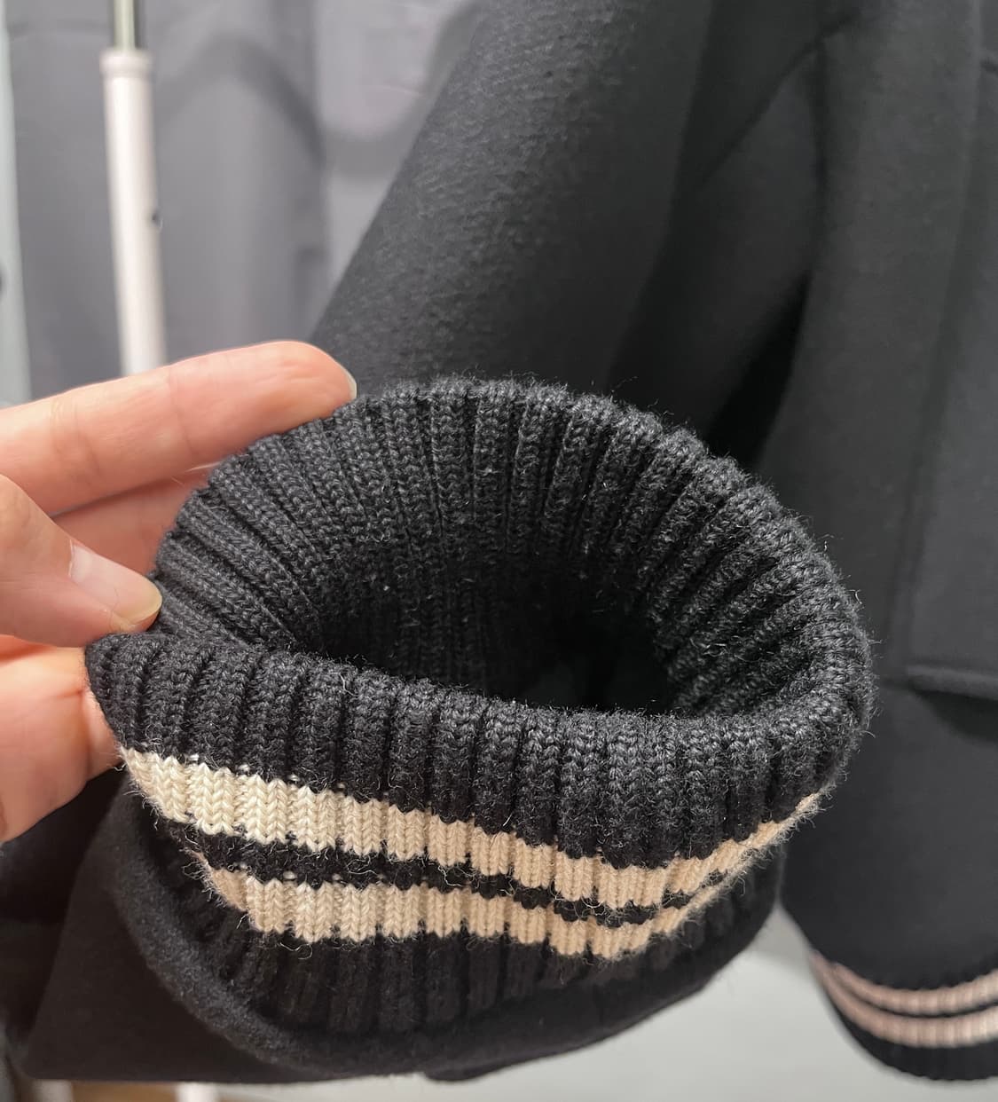 [L] 드리스 반 노튼 울 봄버 상품이미지5