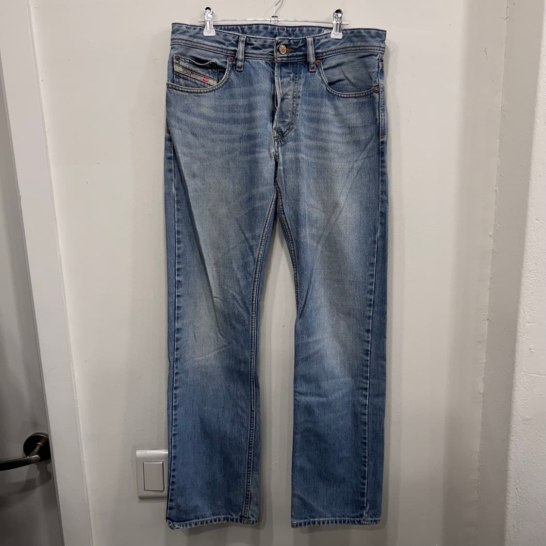 디젤 인더스트리 스트레이트핏 워싱 데님팬츠 상품이미지2