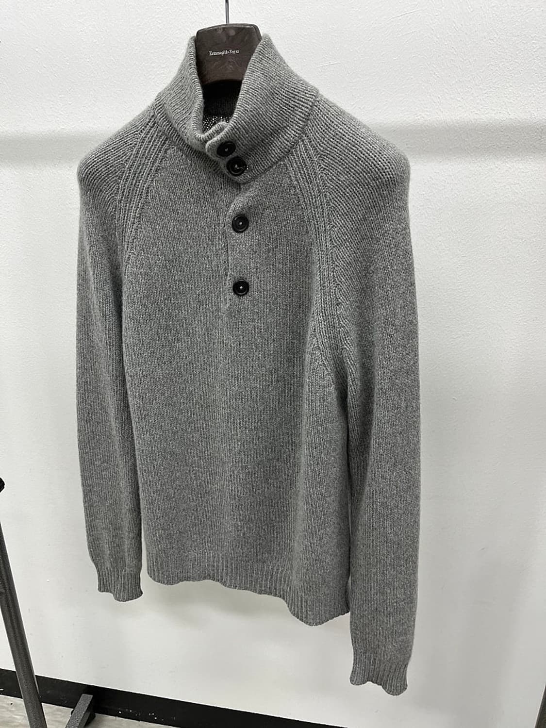 105) 에르메스 캐시미어 버튼니트  상품이미지1