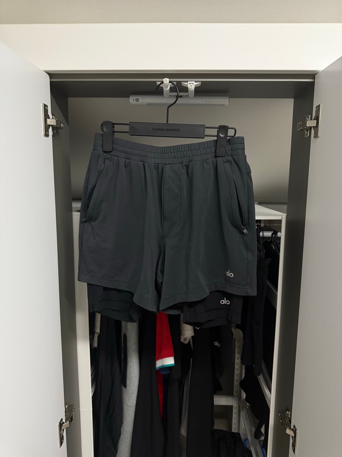 [S] alo yoga 알로요가 쇼츠 그레이 상품이미지1