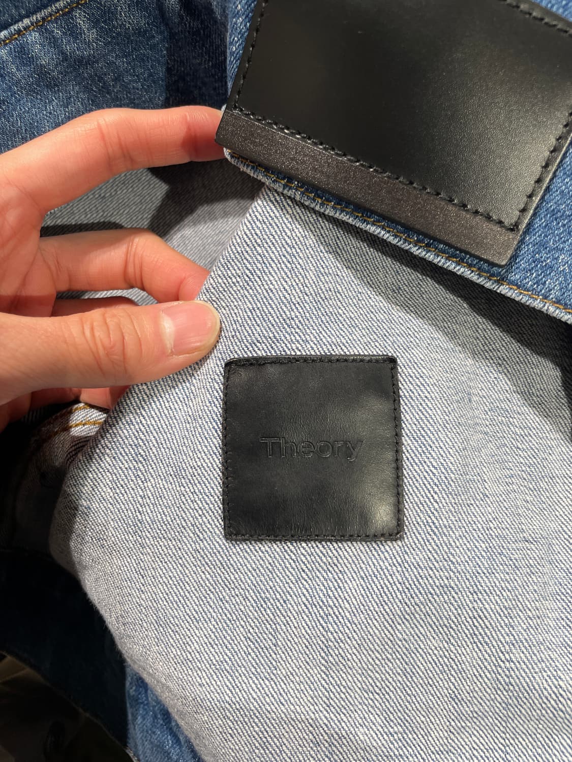 띠어리 중청 체스트 포켓 트러커 데님 자켓 상품이미지7