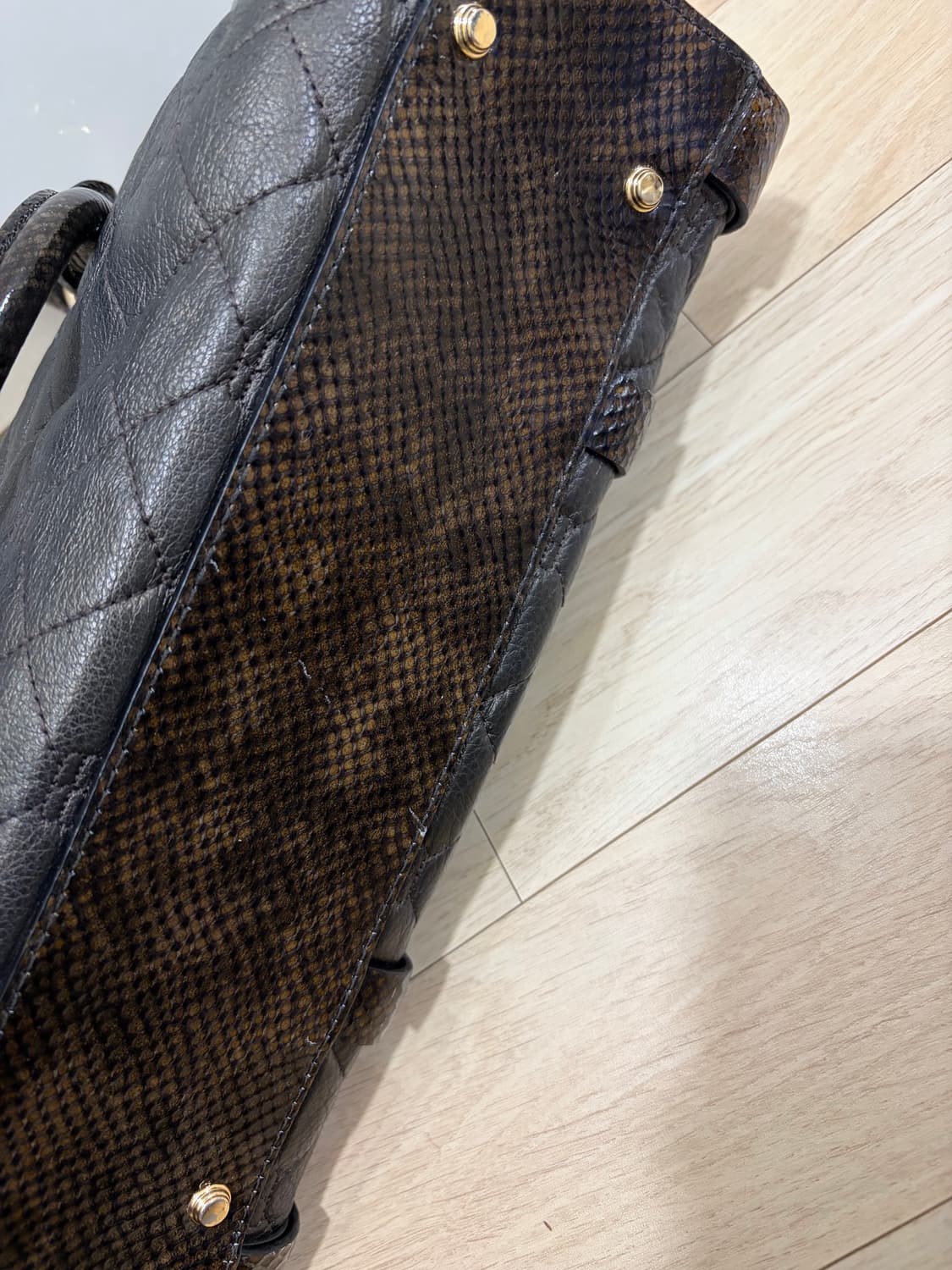 발렌시아가 정품 뱀피 핸드백 상품이미지4