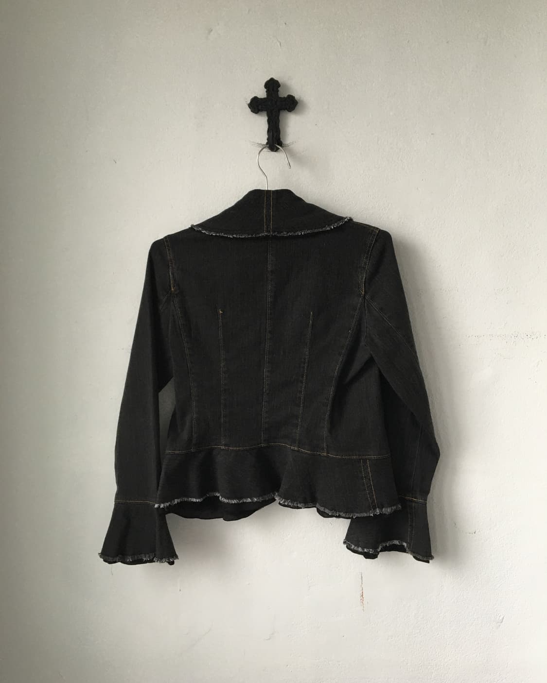Line detail ruffle denim jacket 상품이미지4