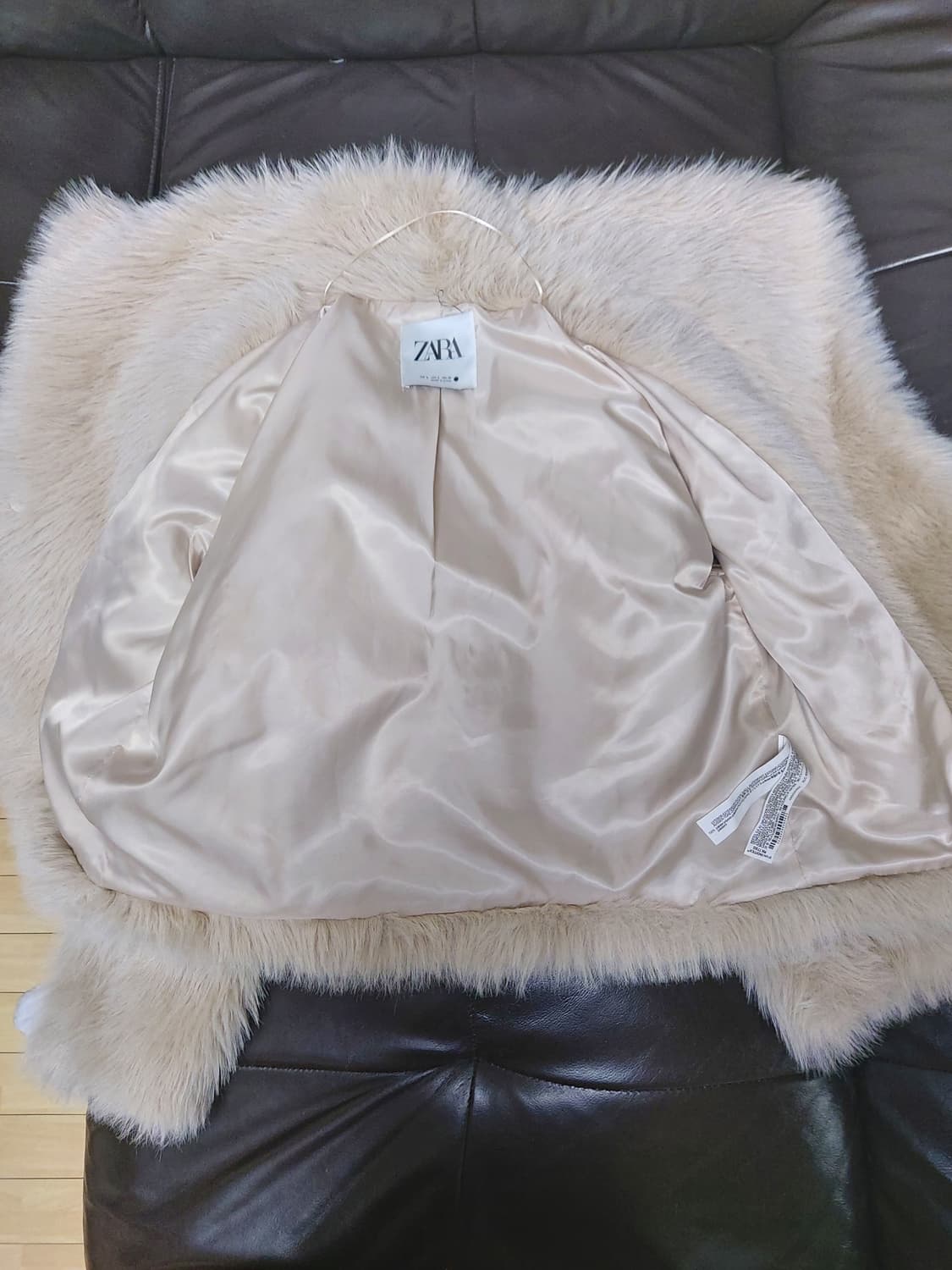 ZARA 페이크퍼 자켓 (L사이즈)

 상품이미지5