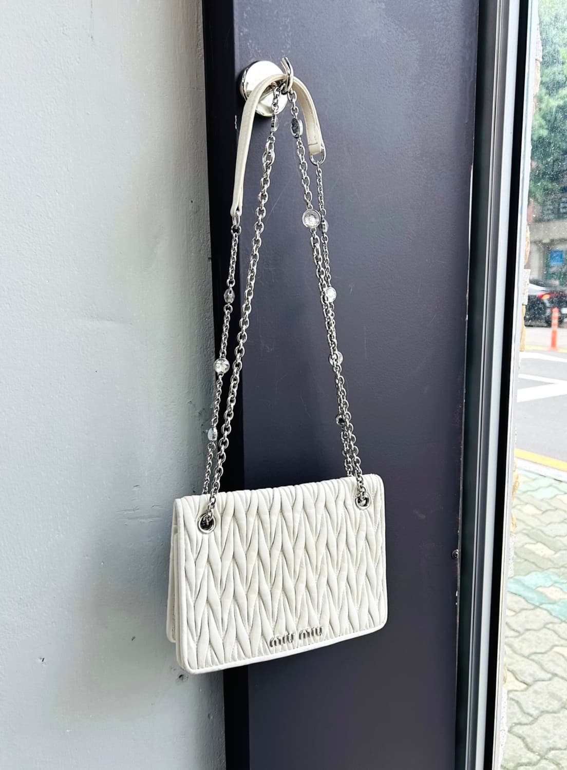 미우미우 마테라쎄 크리스탈 크로스백 상품이미지2