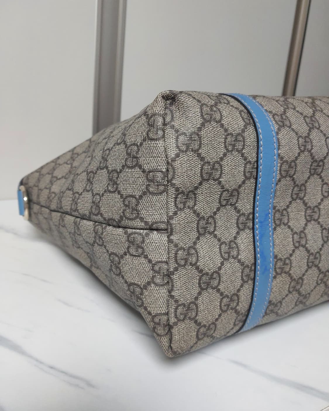 구찌 수프림 PVC 조이 쇼퍼백 숄더백 블루 (정품) 상품이미지8