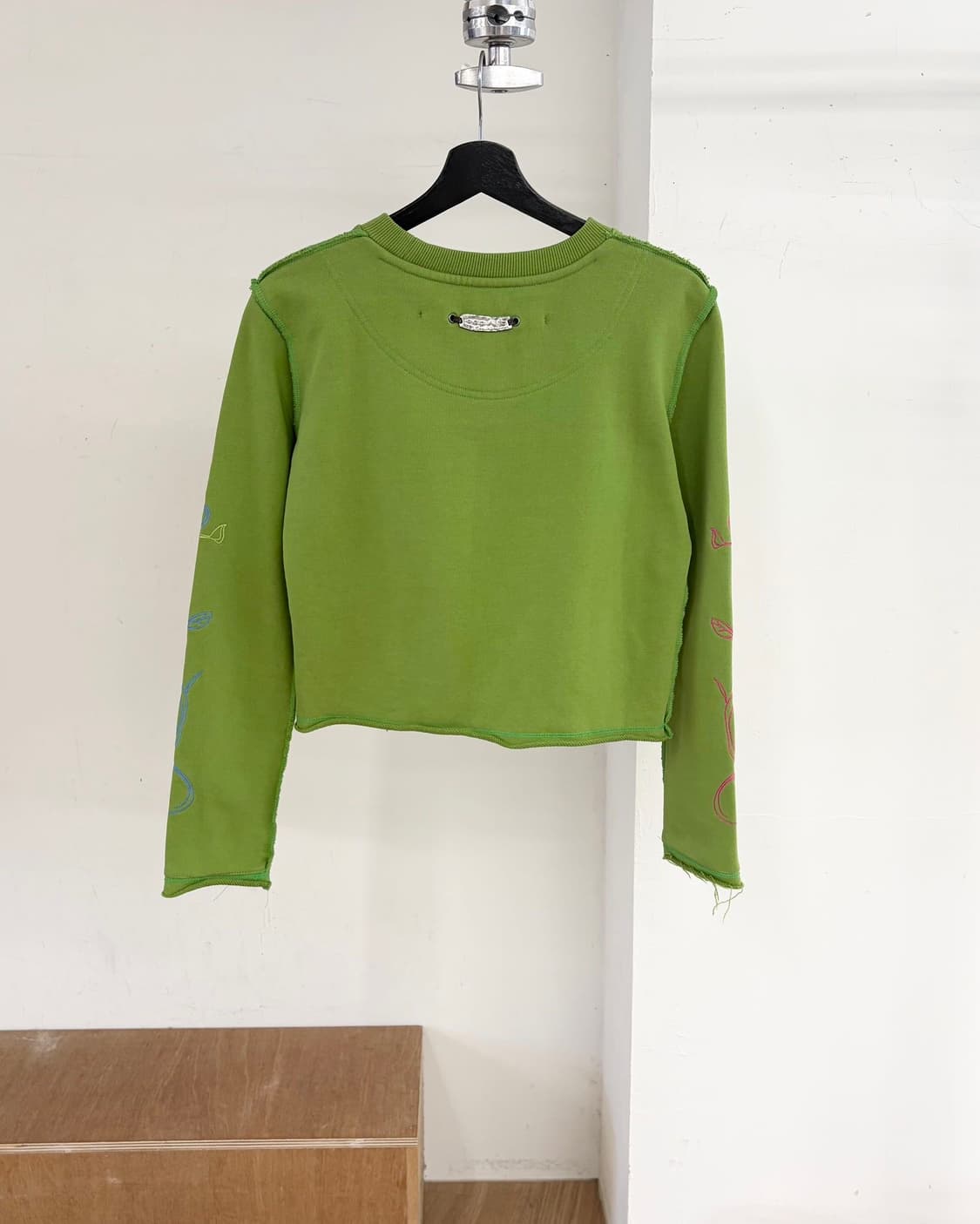 앤더슨벨 그린 크레이지 플라워 크롭 긴팔 티셔츠  상품이미지6