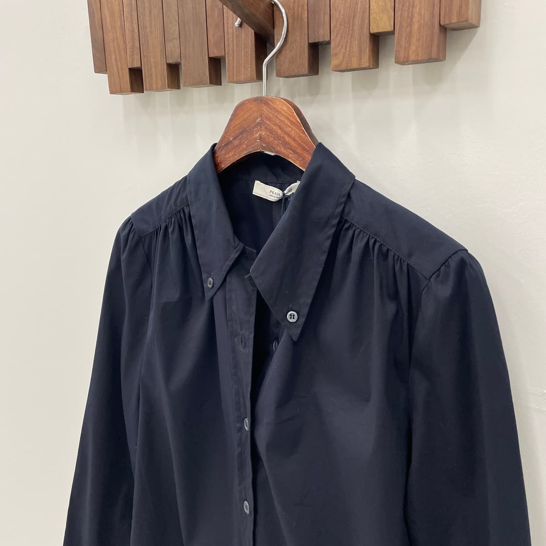 프라다 셔링 딥네이비 셔츠 상품이미지3
