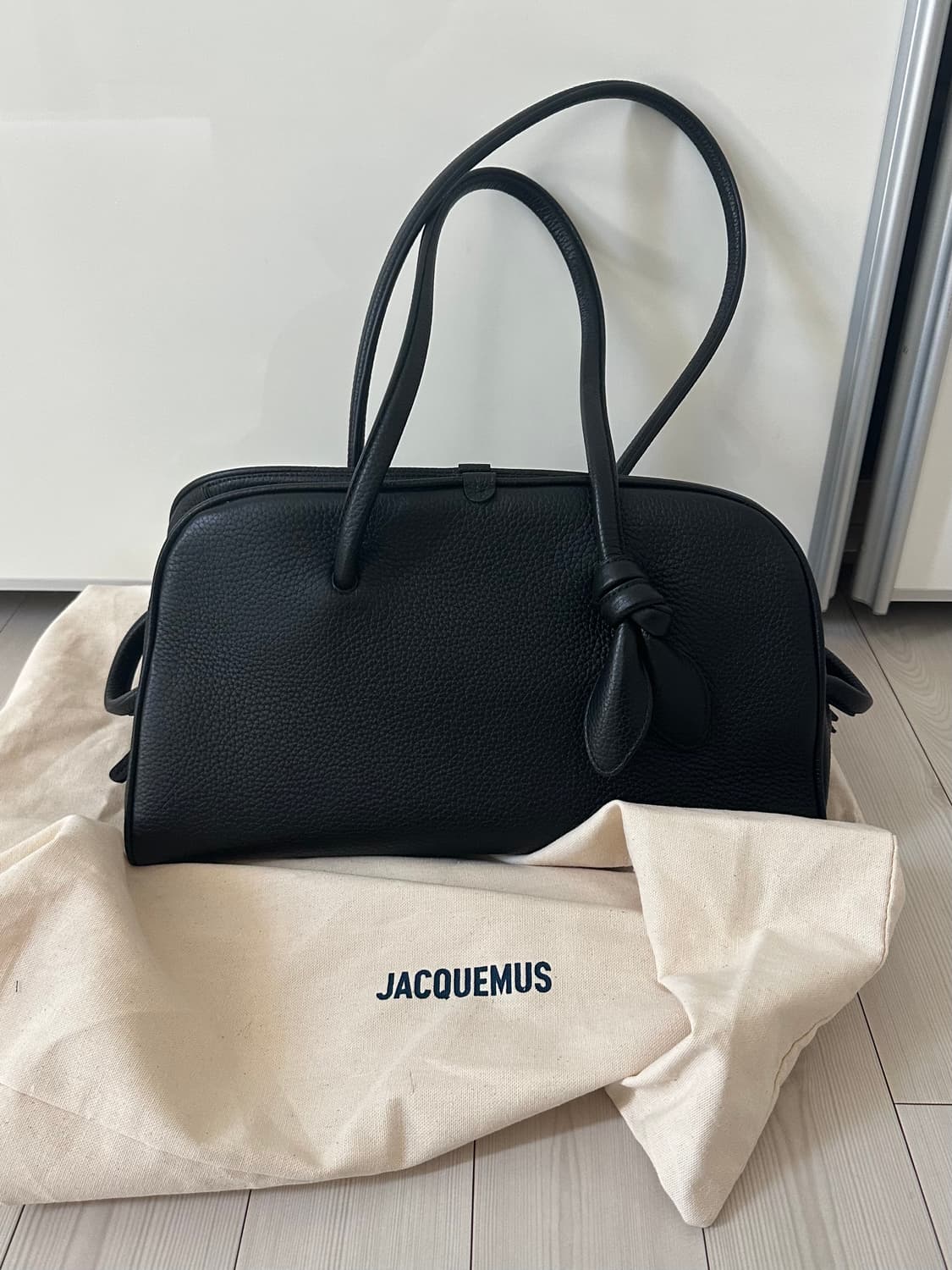 자크뮈스 투리스모 토트백 미디움 블랙 정품  상품이미지1