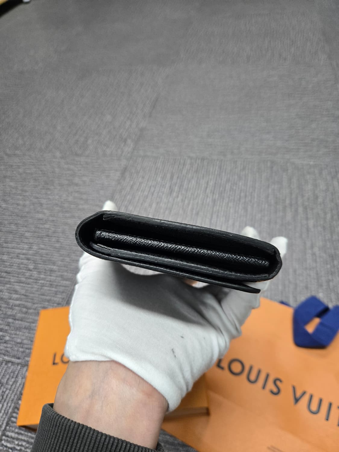 [특가][정품] 루이비통 카퓌신 장지갑 상품이미지3