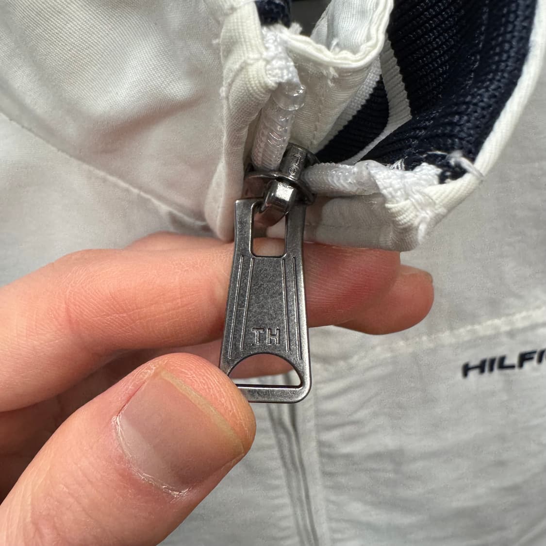 타미힐피거 코튼 캔버스 하이넥 집업 자켓 전면 로고 포인트 화이트 상품이미지6