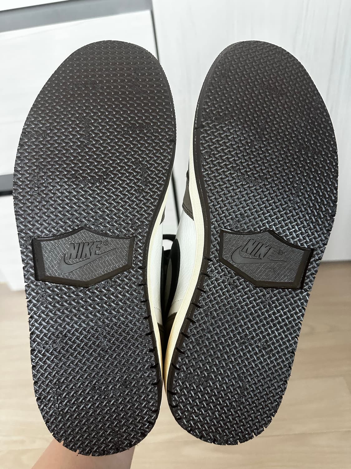 나이키 스캇 조던1 하이 OG 모카 280 상품이미지4