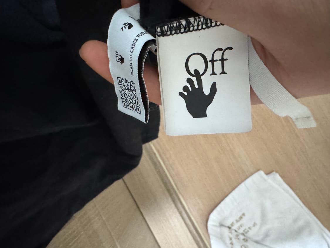 오프화이트 반팔티 상품이미지3