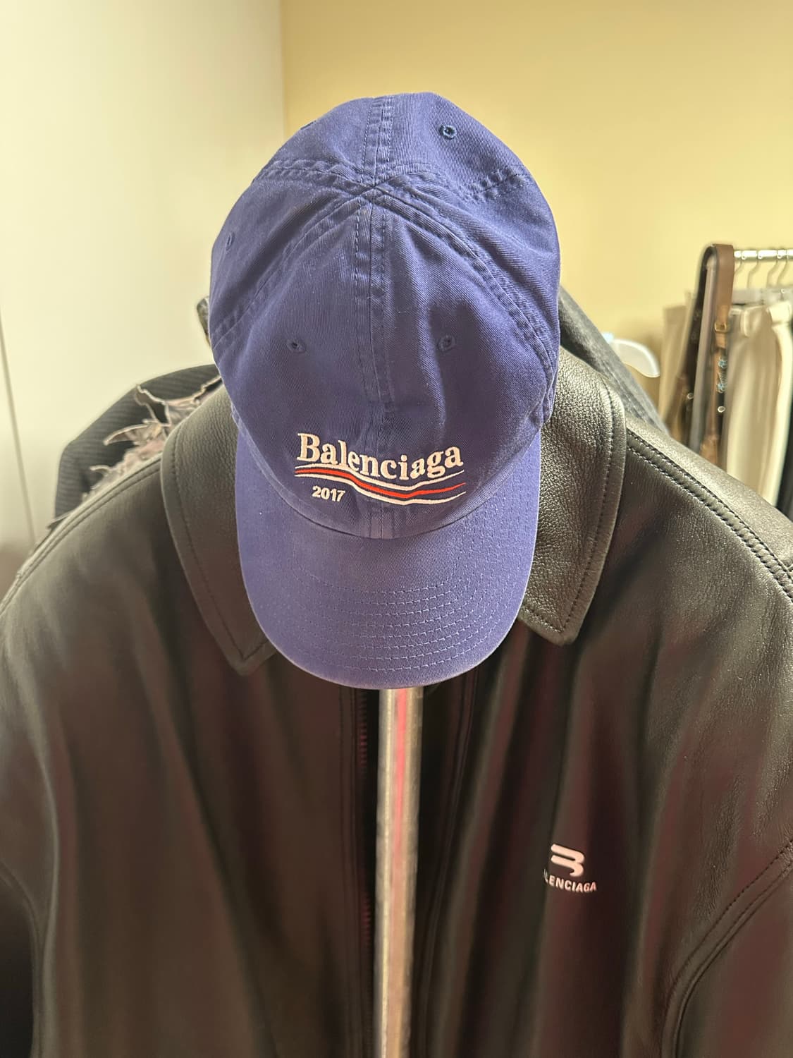 발렌시아가 폴리티컬 캡 59L 상품이미지2