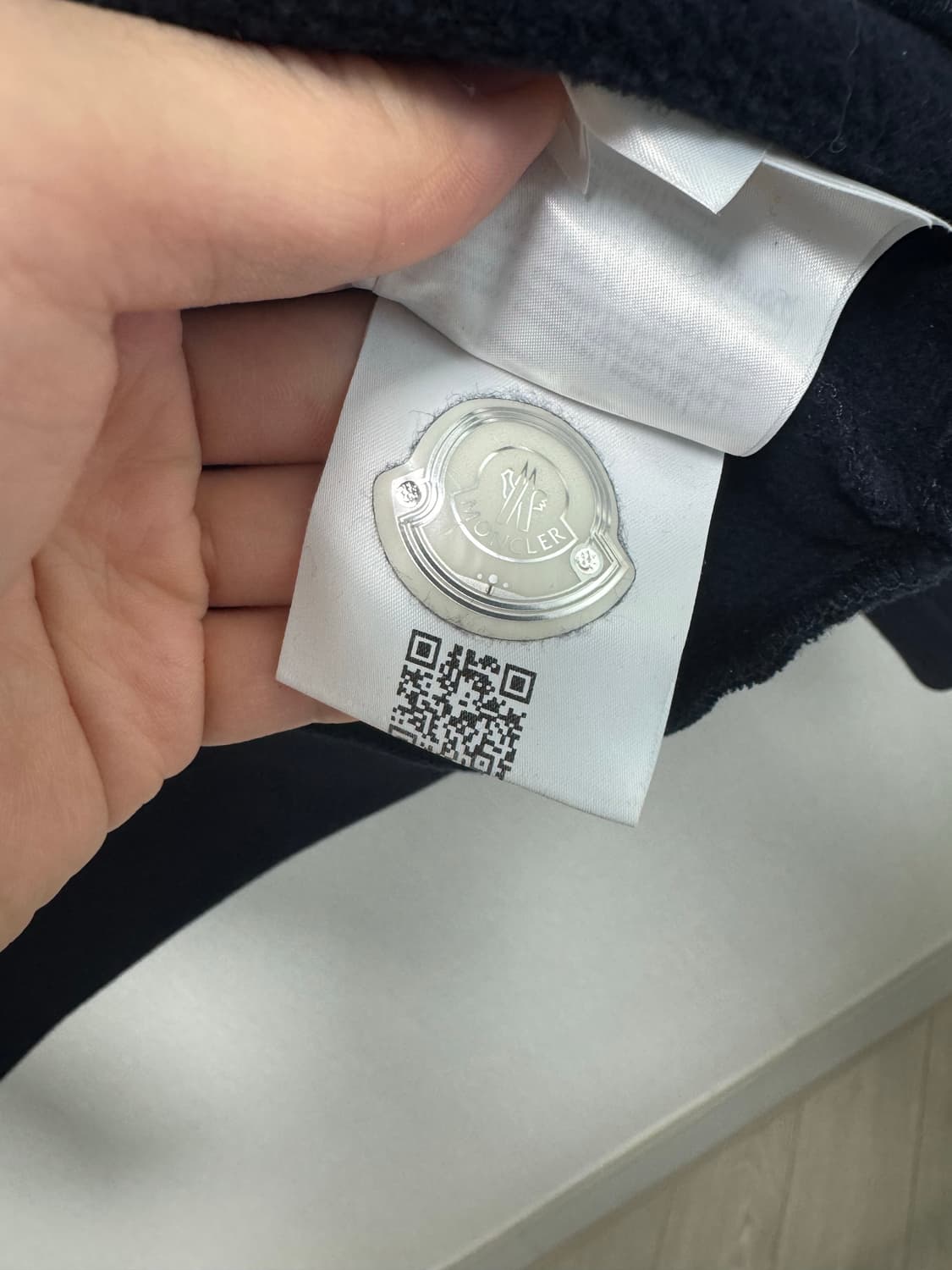 몽클레어 네이비 맨투맨 2사이즈 상품이미지5