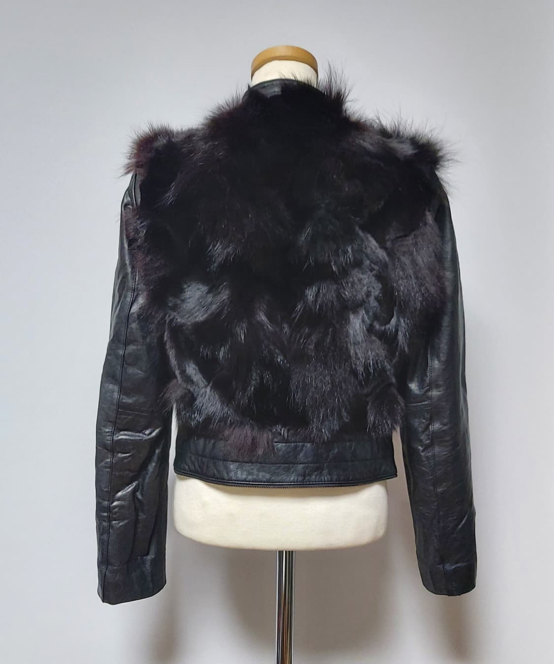 로보(ROBO) 천연 양가죽 폭스 퍼 숏자켓(66)

 상품이미지3