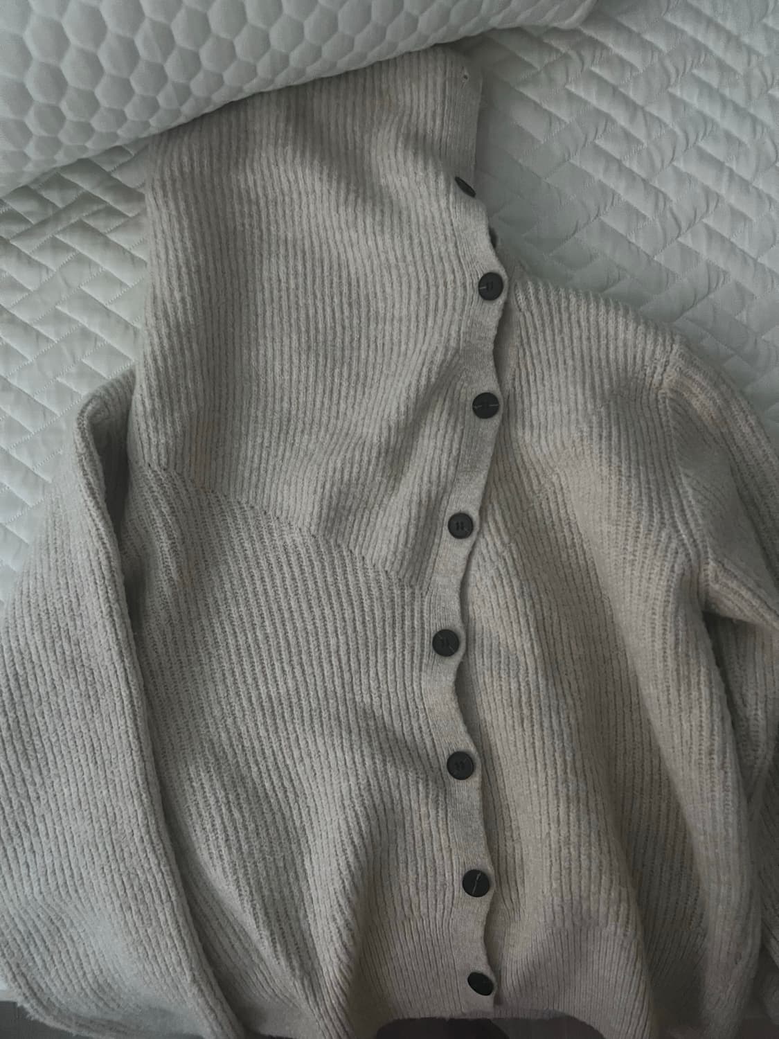 목폴라 단추 포인트 니트 상품이미지1