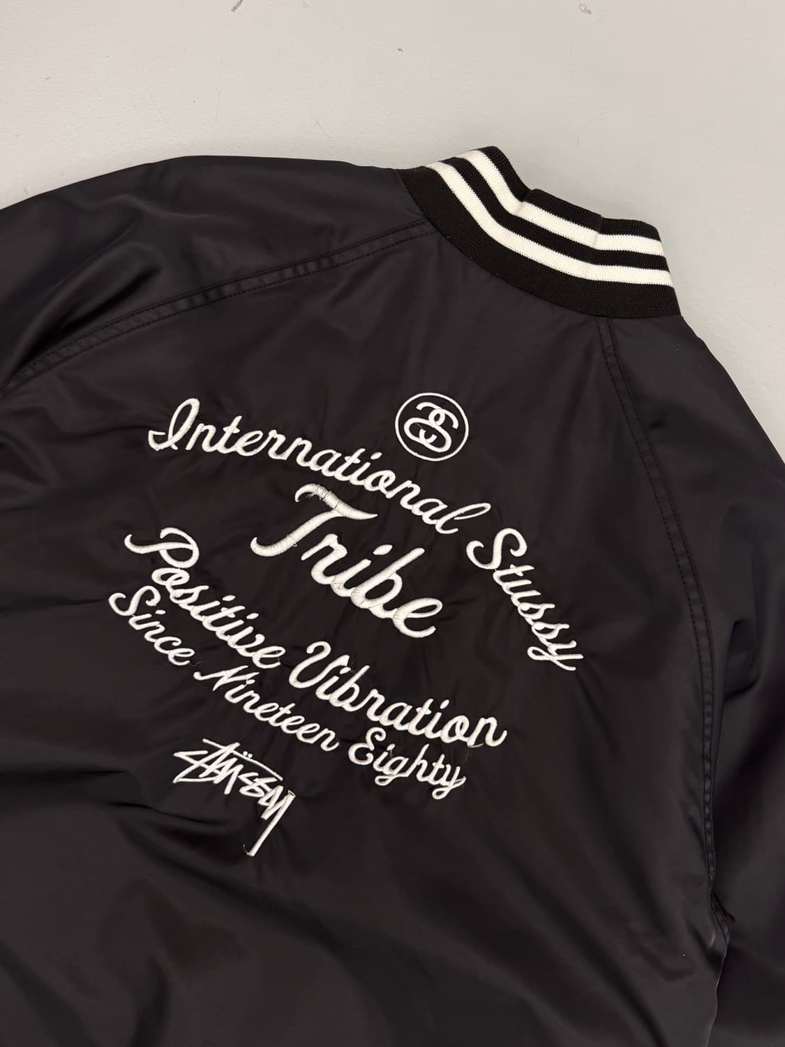 스투시 루즈핏 00‘s 인터네셔널 트라이브 나일론 바시티 자켓 상품이미지6