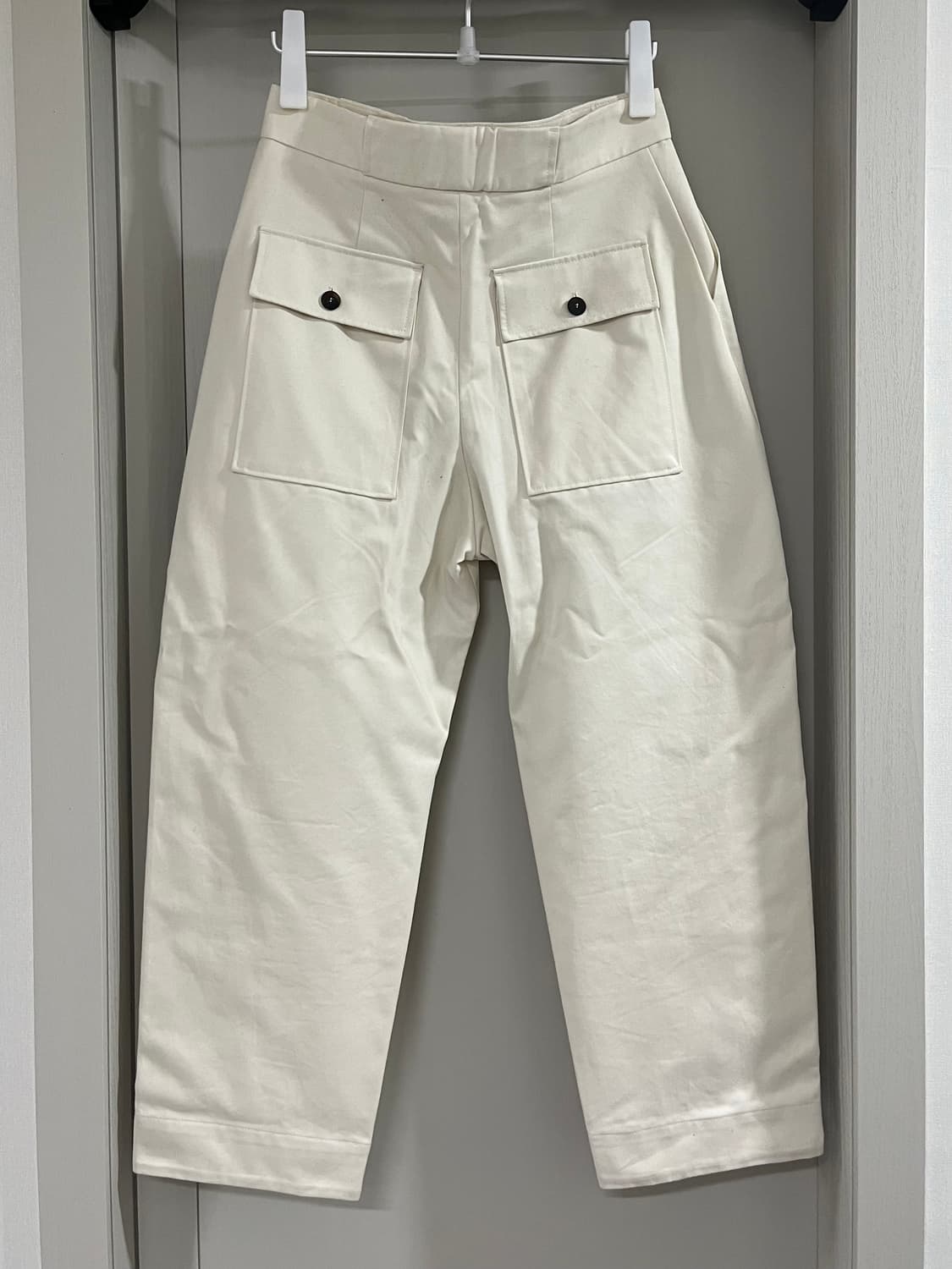 스튜디오니콜슨 화이트 팬츠 상품이미지2