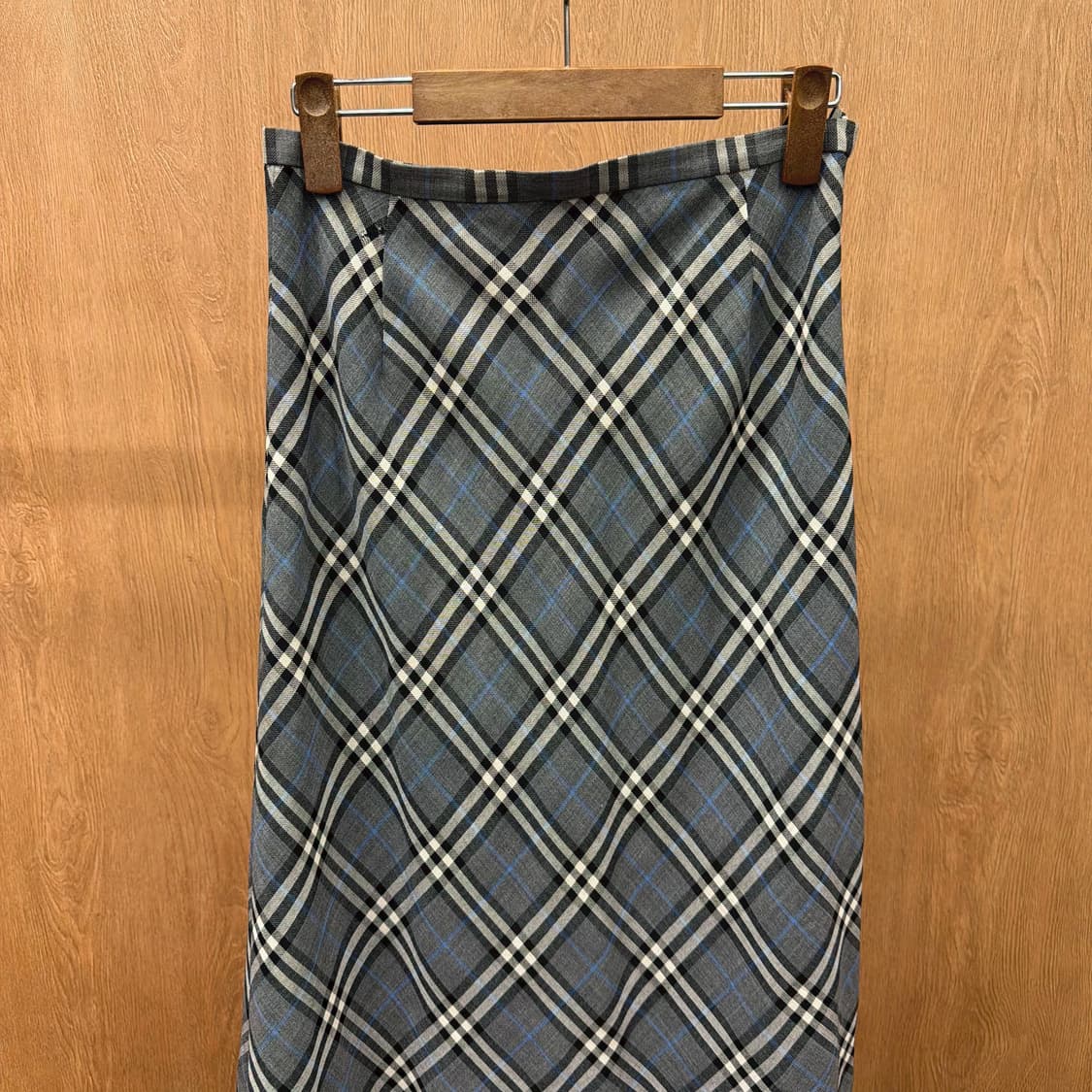 버버리 울 미디 스커트 노바 체크 패턴 디테일 A라인 차콜 그레이 상품이미지4