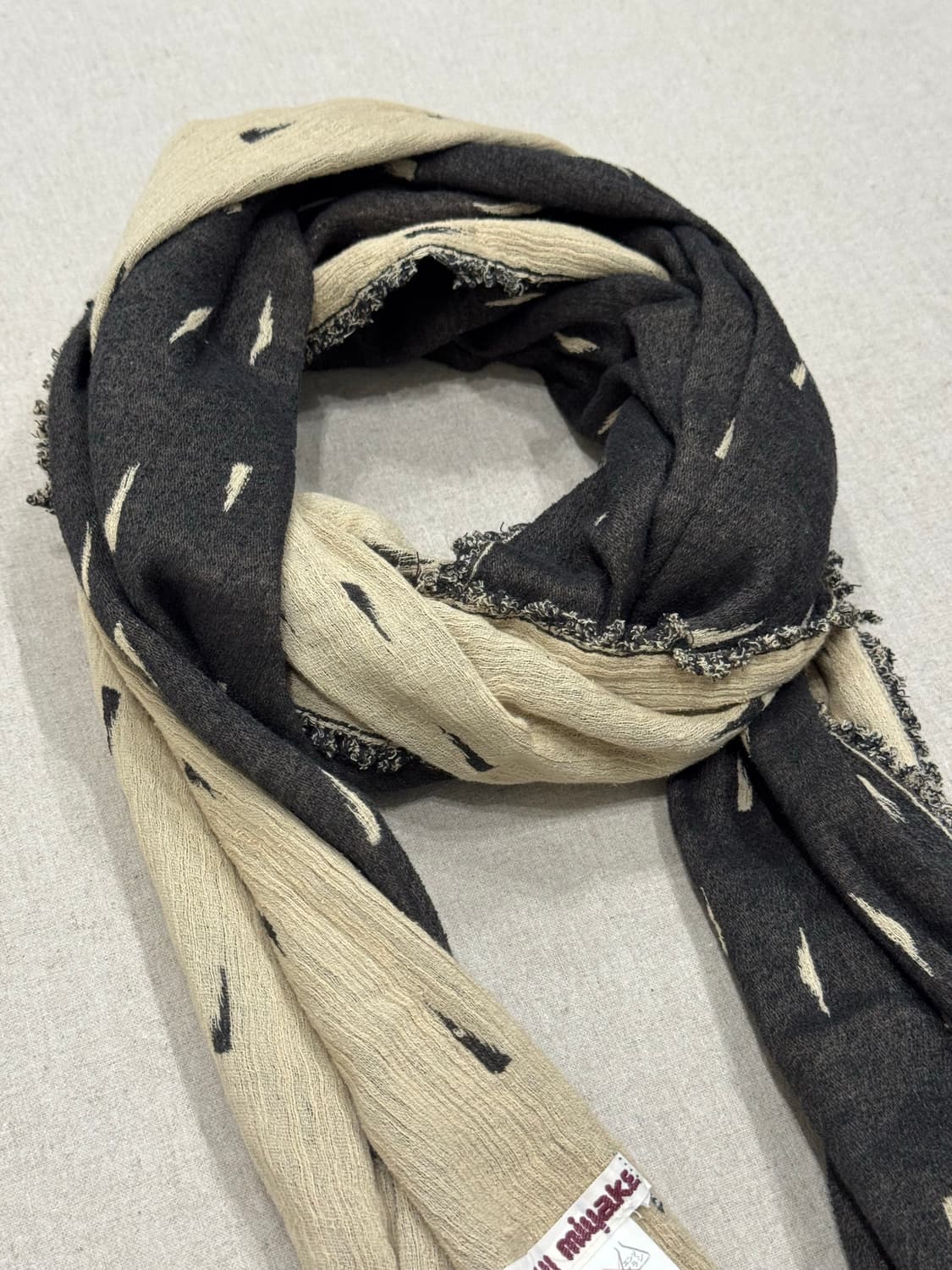 이세이미야케 네일 더블사이드 코튼 머플러 상품이미지4