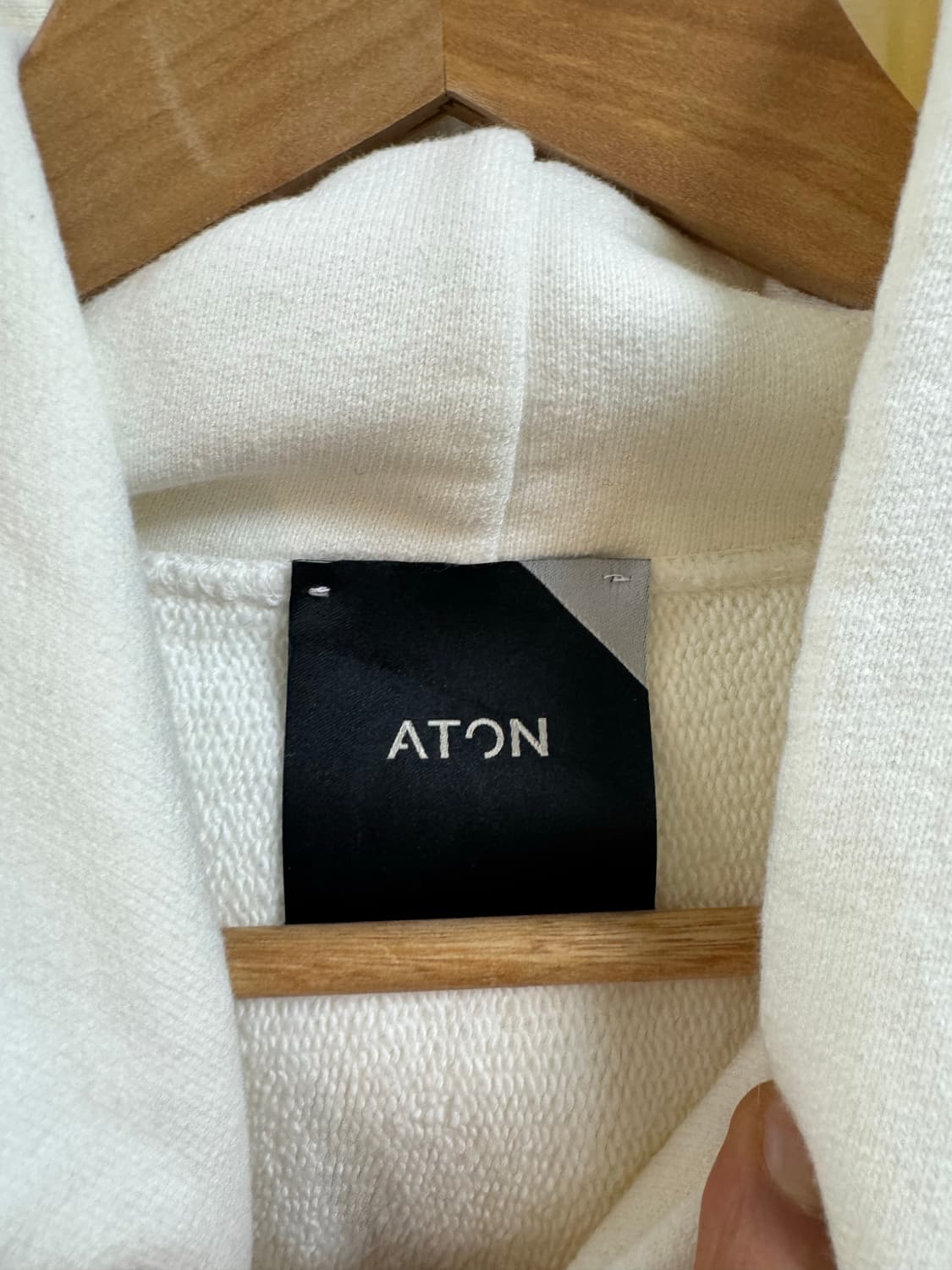 에이톤 아톤 Aton 화이트 후드티 상품이미지3