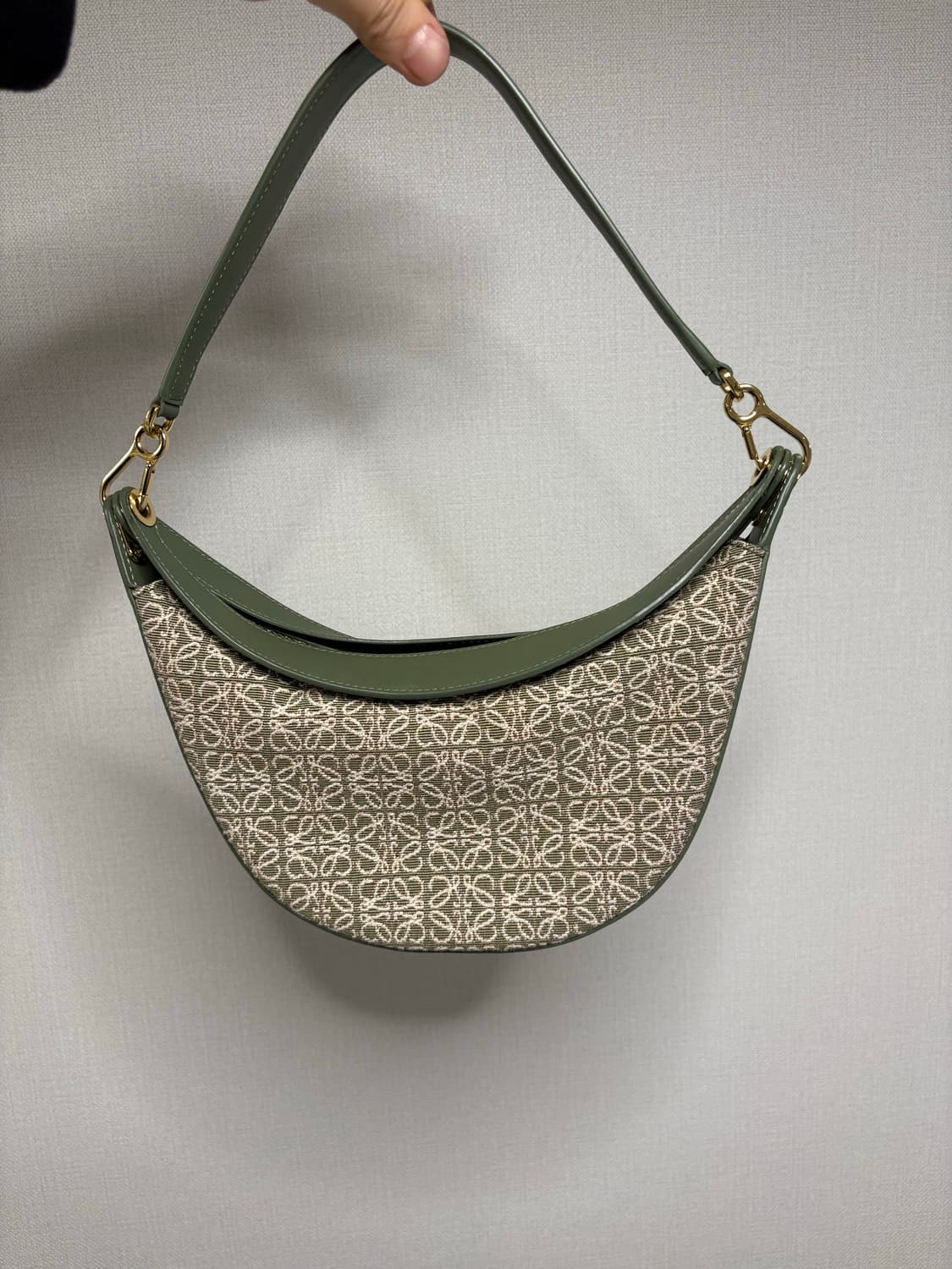 loewe 로에베 숄더백 호보백 카키 색상 상품이미지2