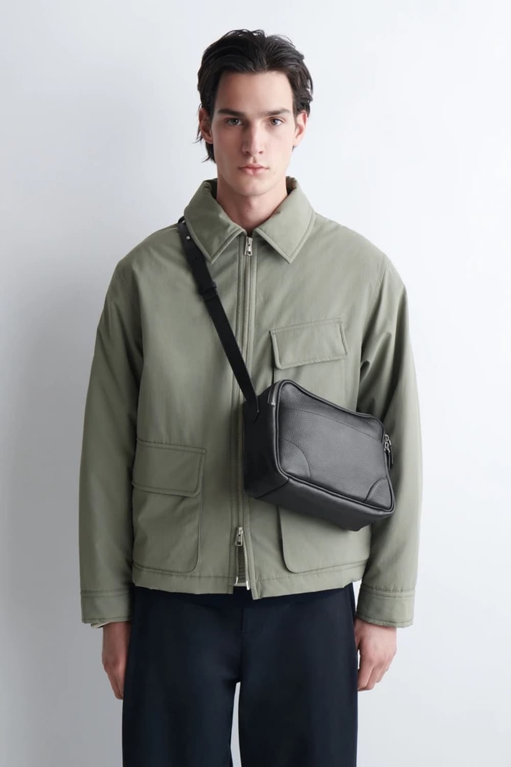 COS 클래식 크로스바디 백 레더 상품이미지2