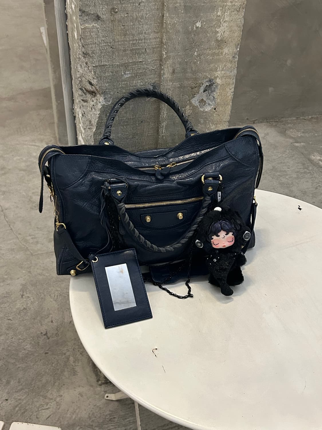 발렌시아가 모터백 상품이미지1