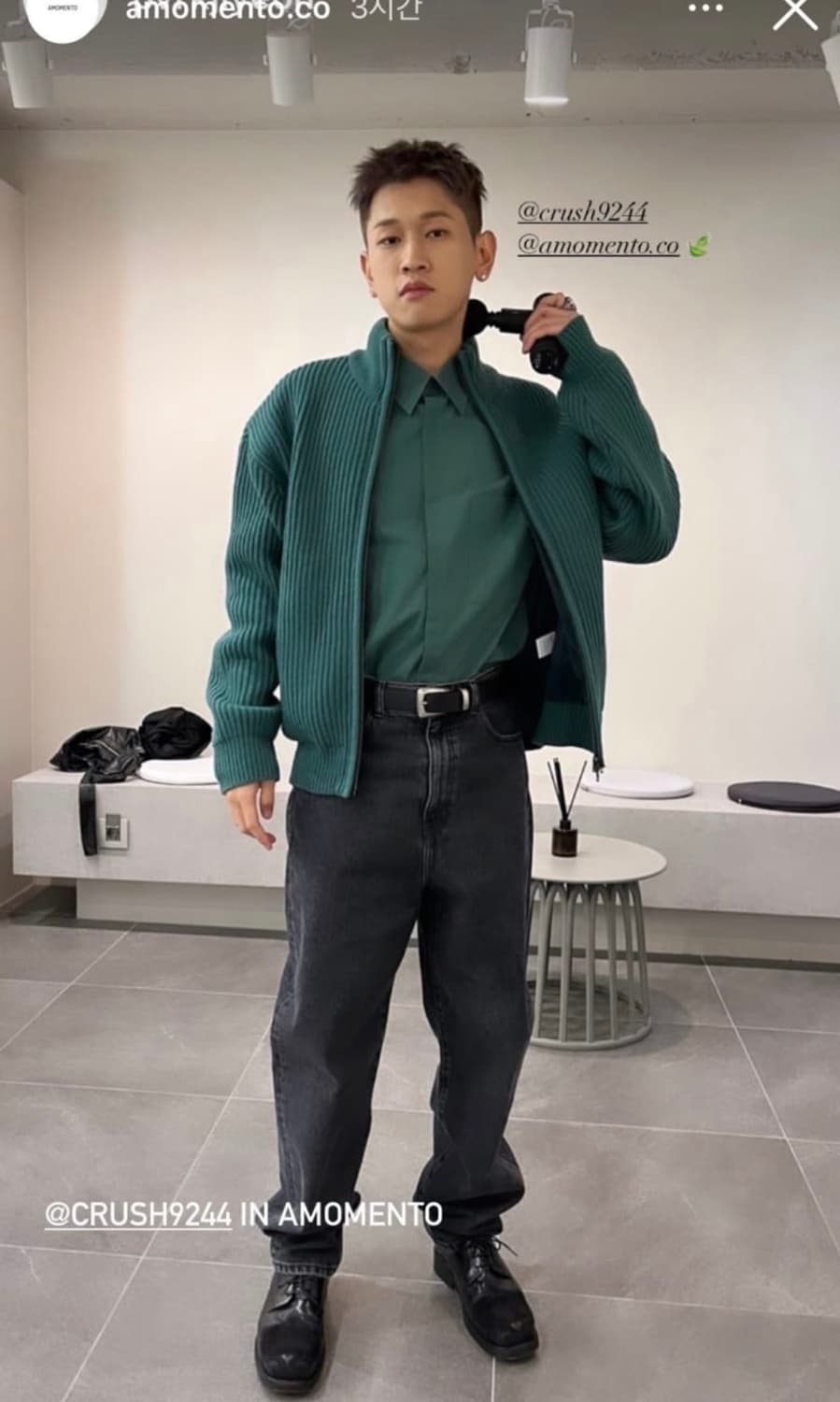 새제품.L) 아모멘토 풀니들 집업 니트 블루종 자켓 에크루 크러쉬 착용 상품이미지4