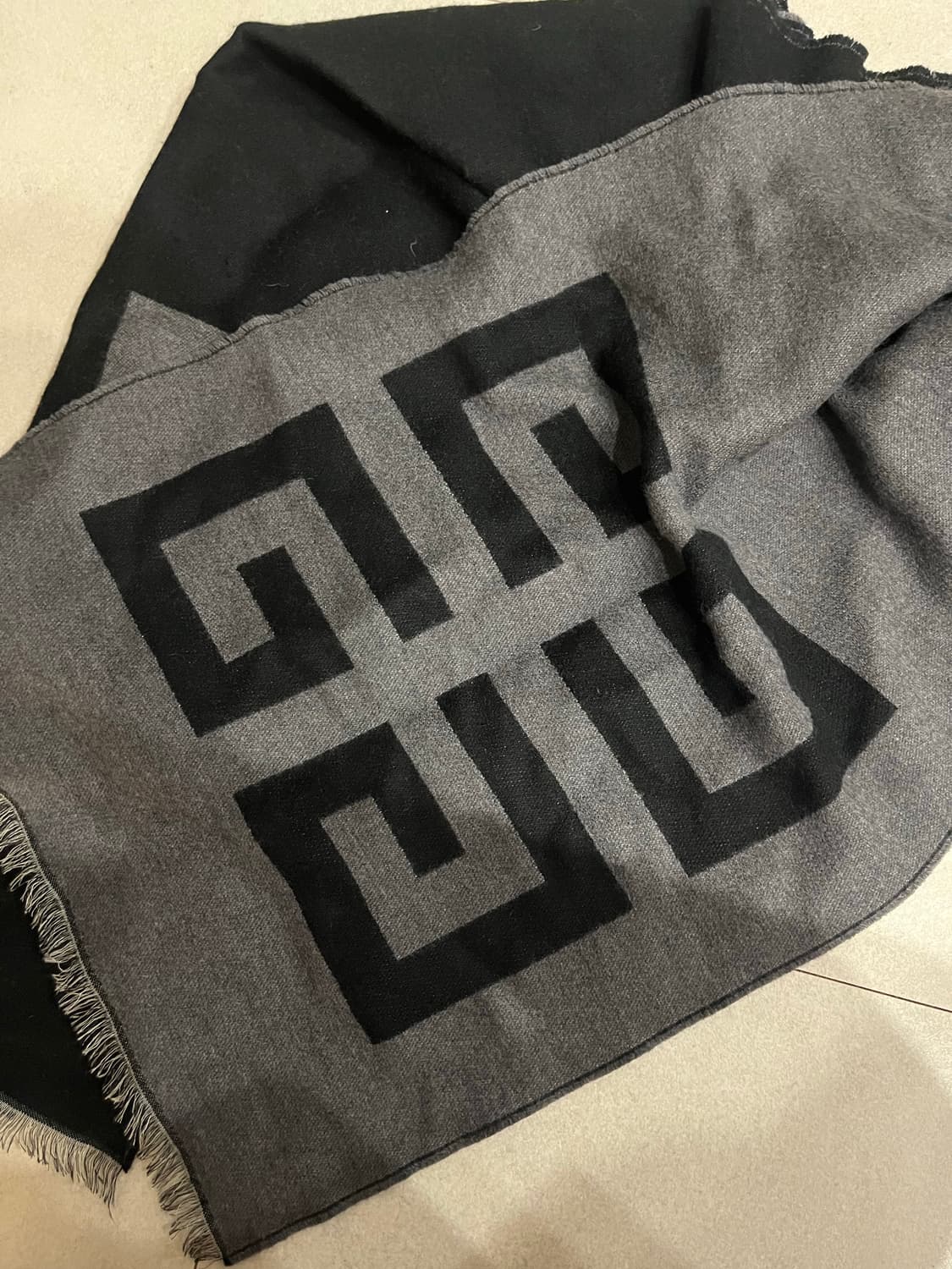 지방시 머플러 상품이미지3