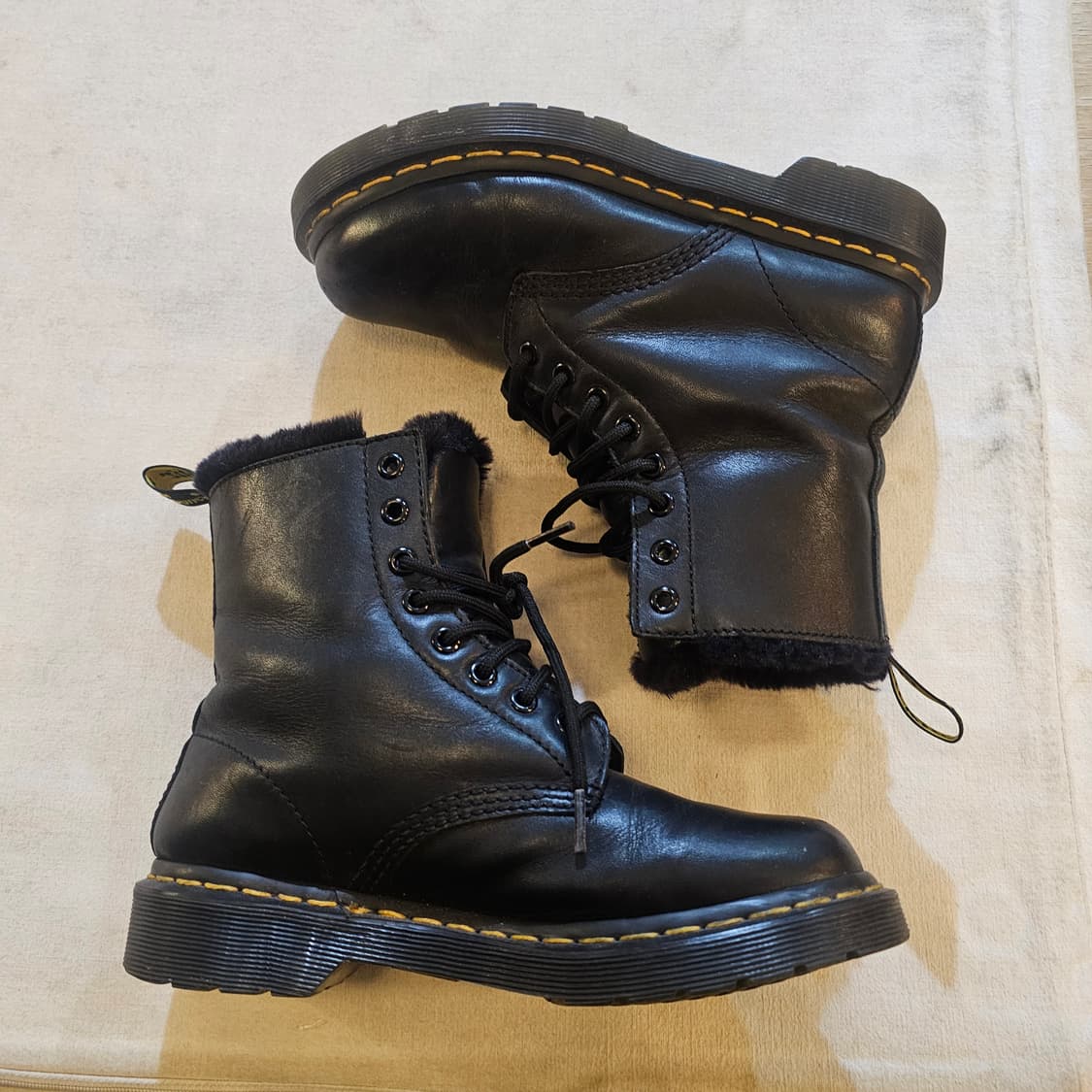 235 닥터마틴 털 8홀 부츠  상품이미지1
