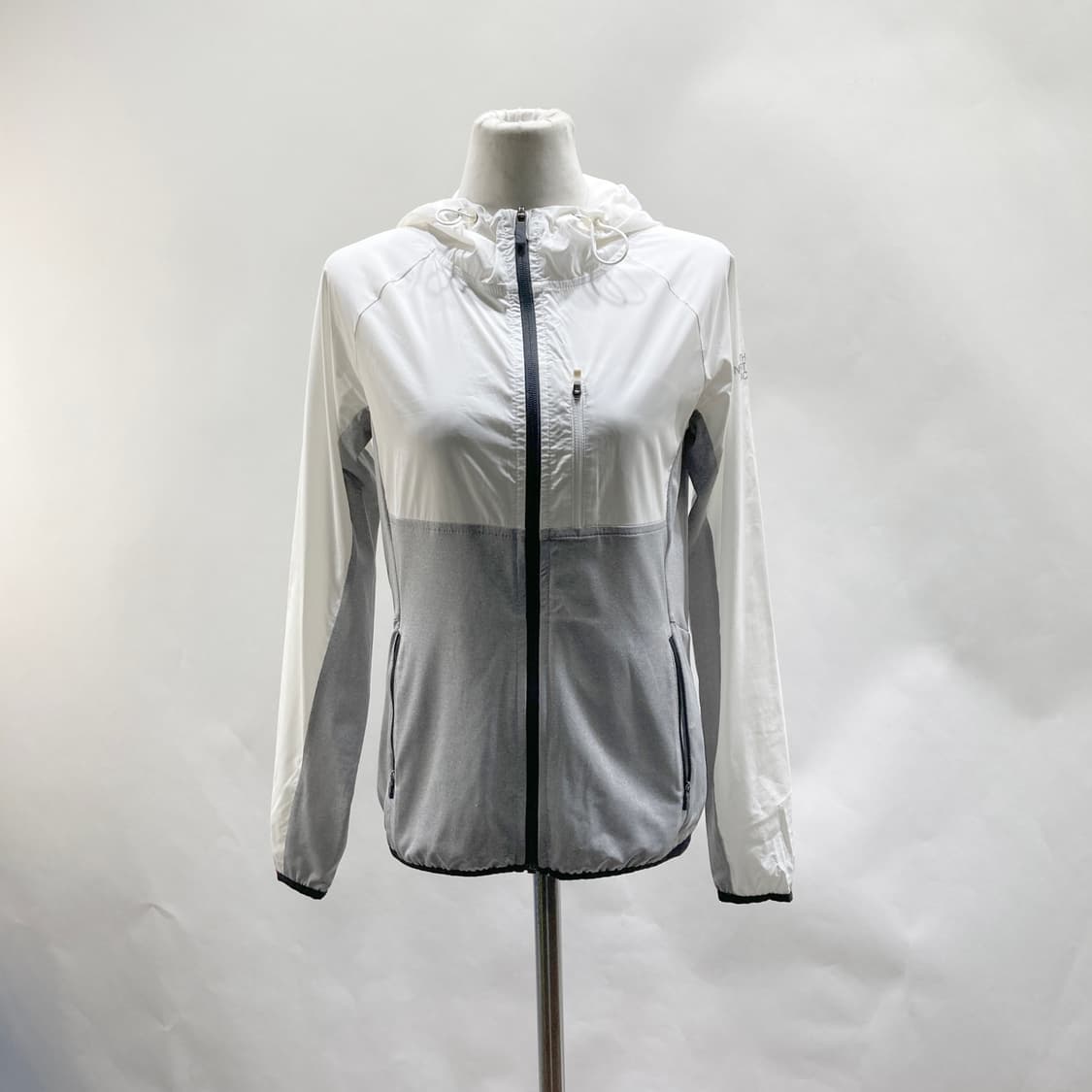 노스페이스 평창 여 후드바람막이 XS  상품이미지1