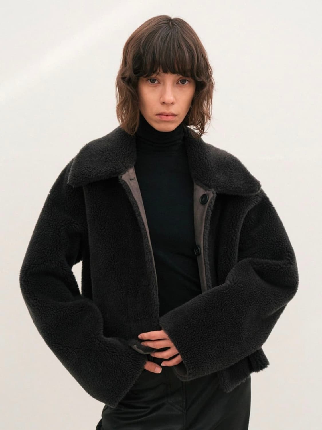 LE 리버시블 크롭 무스탕 자켓 차콜 상품이미지2