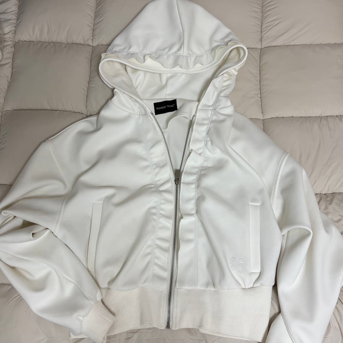 런웨이티켓 후드집업 상품이미지1