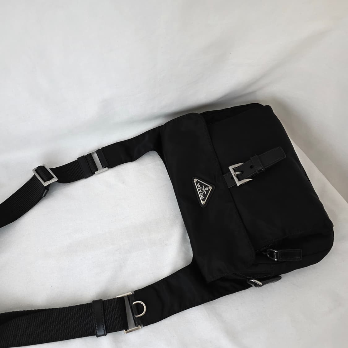 [정품 PRADA] 프라다 포코노 나일론 폴딩 크로스백 남녀공용 상품이미지3