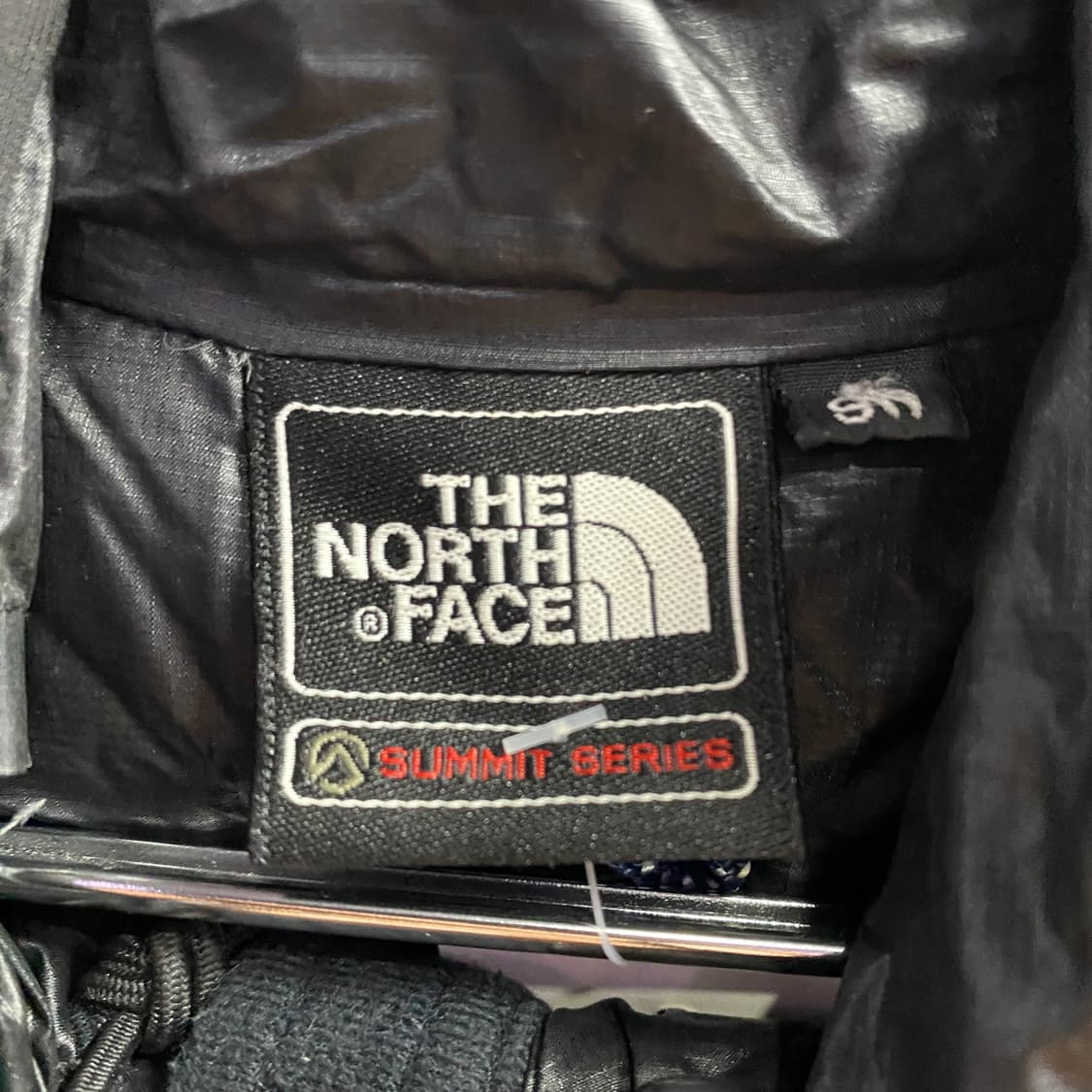 노스페이스 써밋 스몰로고 블랙 경량 패딩 B4036 상품이미지5