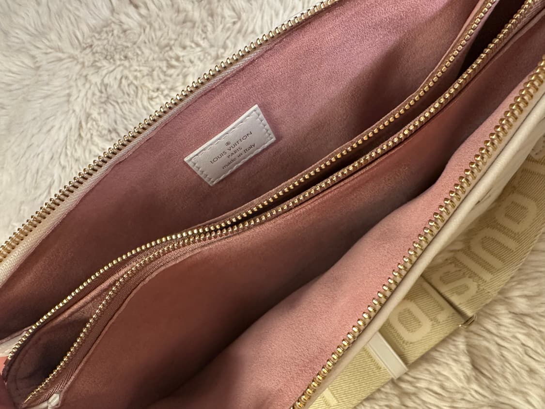 루이비통 모노그램 플라워 쿠상 PM M21209 상품이미지4