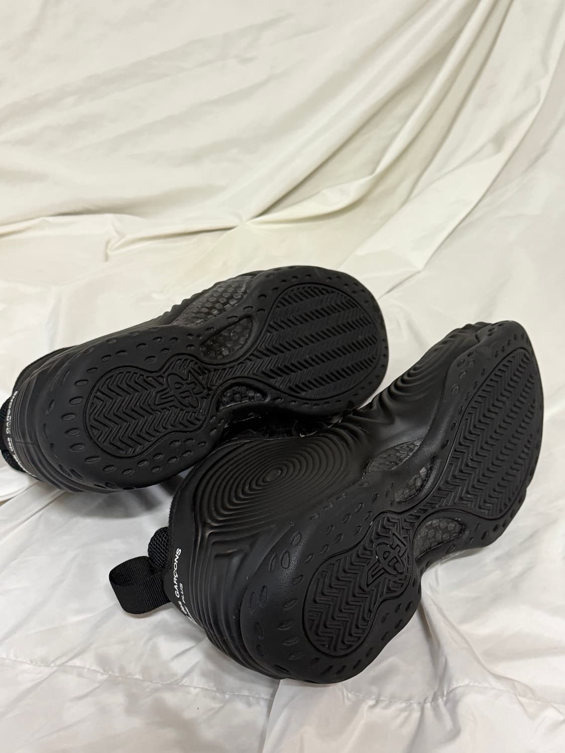 나이키 x 꼼데가르송 옴므 플러스 에어 폼포짓 원 블랙 상품이미지6