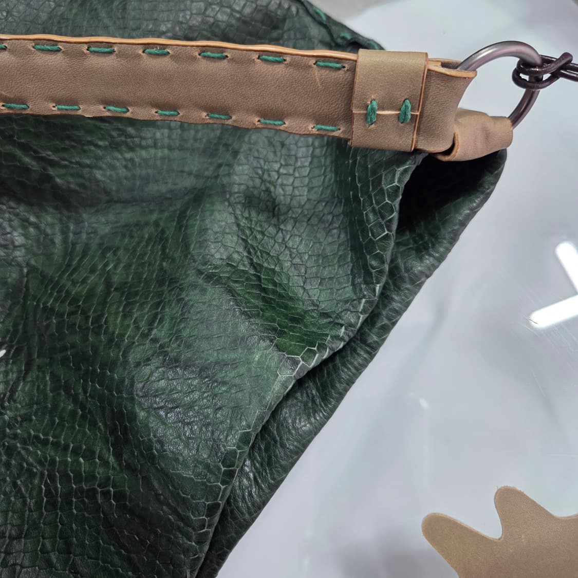 [Henri Beguelin] 헨리베글린 뱀피 카키 숄더백 상품이미지3