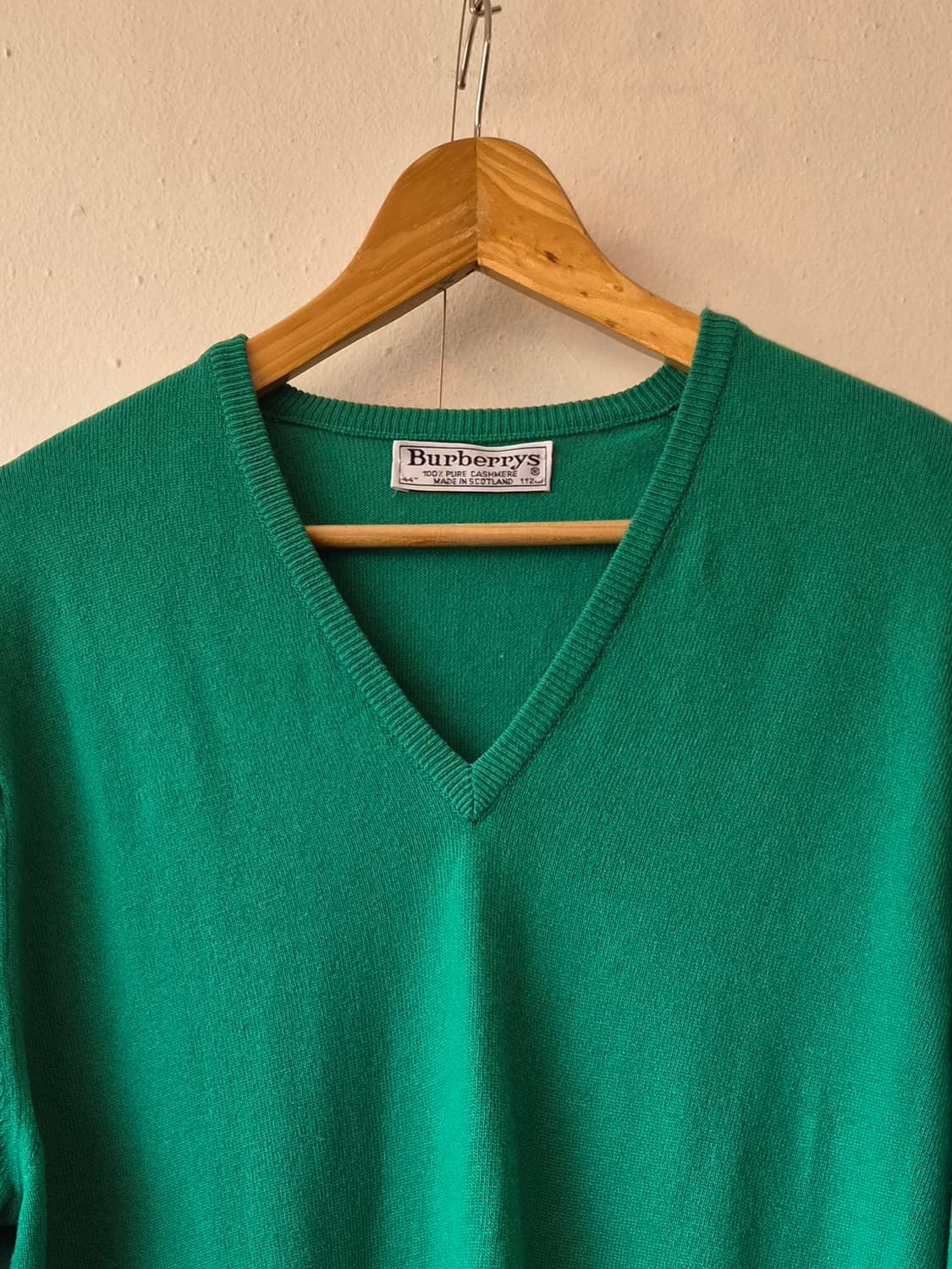 버버리스 스코틀랜드 남성 캐시미어100브이넥니트 44사이즈 상품이미지1